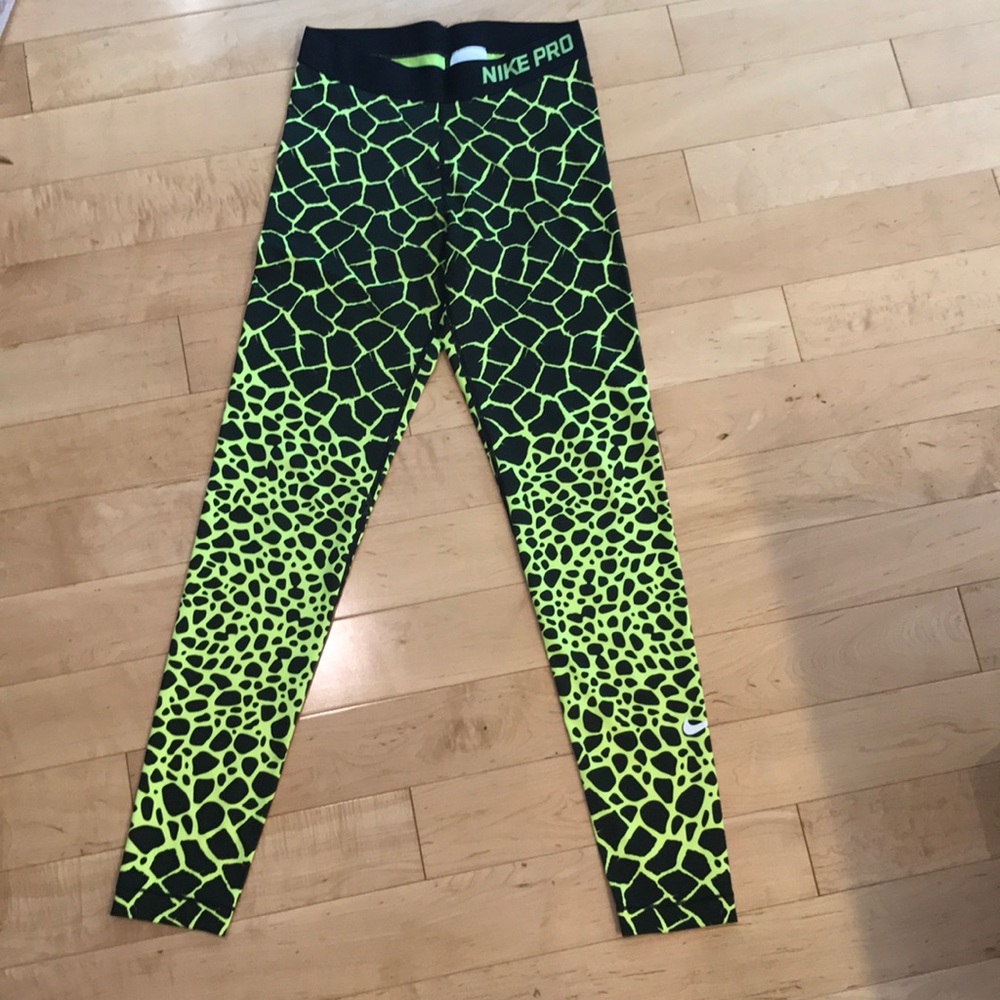 NEW Nike leggings in size M but fits also S!